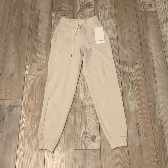 lululemon athletica Pants - Lululemon scuba hr jogger size 0 in the color white opal